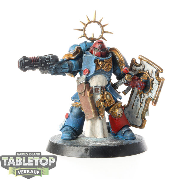 Space Marines - Lieutenant with Storm Shield - bemalt