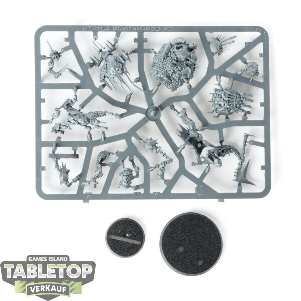 Orruk Warclans - 2 Killaboss with Stab-grot - im Gussrahmen