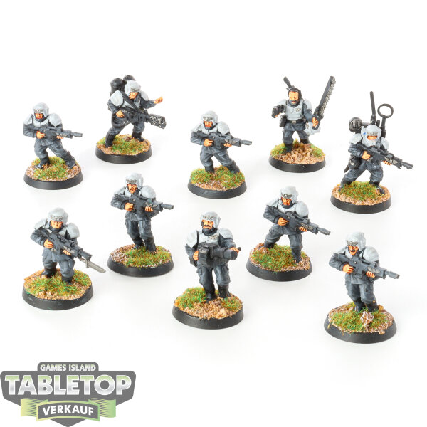 Astra Militarum - 10 Cadian Shock Troops klassisch - bemalt