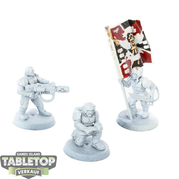 Astra Militarum - 3 Cadian Command Squad klassisch - grundiert
