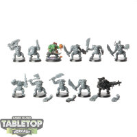 Orks - 11 x Ork Boyz - teilweise bemalt