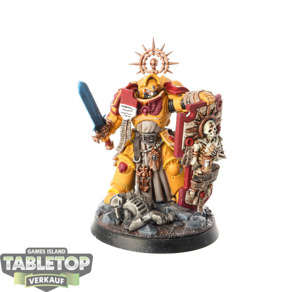 Space Marines - Captain with Relic Shield - bemalt