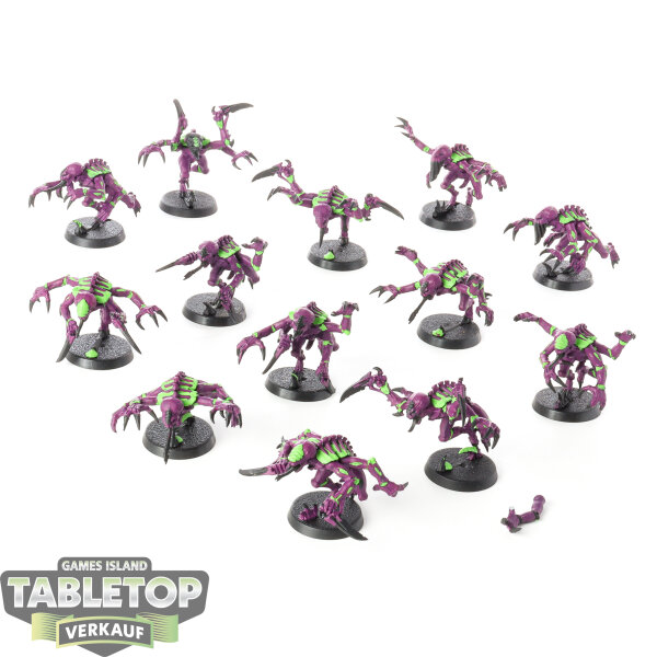 Tyraniden - 13 Genestealers klassisch - bemalt