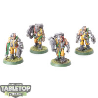 Space Marines - 4x Servitors klassisch - bemalt