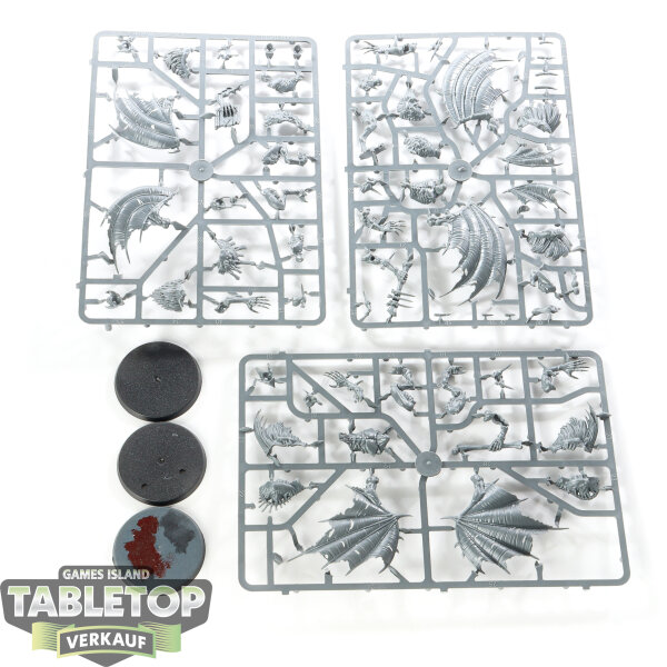 Flesh-eater Courts - 3x Crypt Flayers - teilweise gebaut