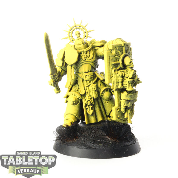 Space Marines - Captain with Relic Shield - teilweise bemalt