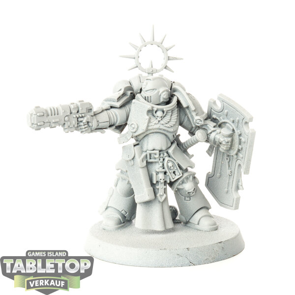 Space Marines - Lieutenant with Storm Shield - grundiert