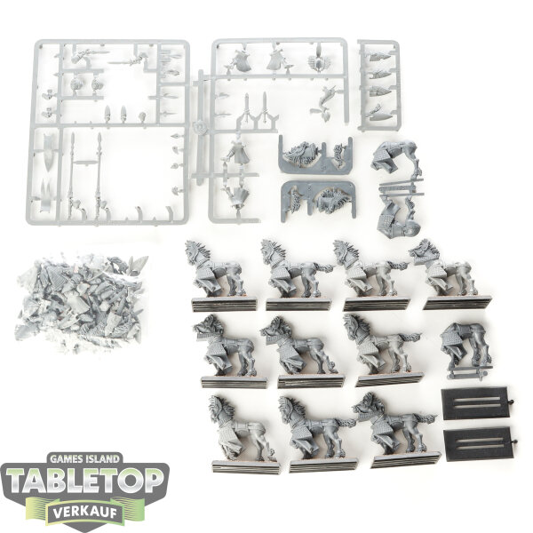 High Elf Realms - 12 x High Elf Silver Helms Regiment - teilweise gebaut
