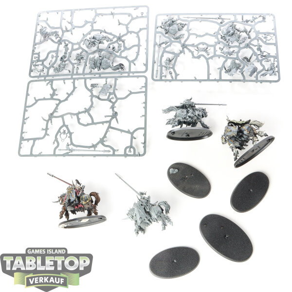 Slaves to Darkness - 7 x Chaos Knights - teilweise gebaut