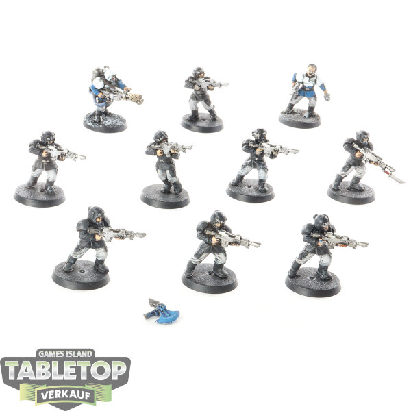 Astra Militarum - 10 Cadian Shock Troops - teilweise bemalt
