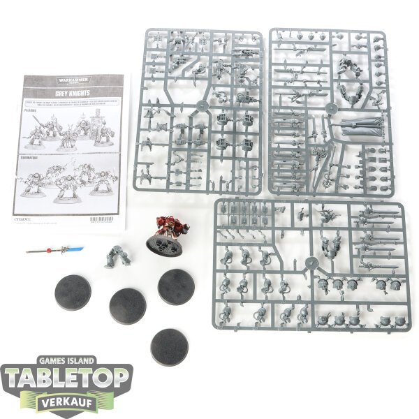 Grey Knights - 5x Grey Knights Paladins - im Gussrahmen