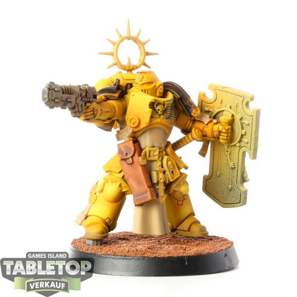 Space Marines - Lieutenant with Storm Shield - teilweise bemalt