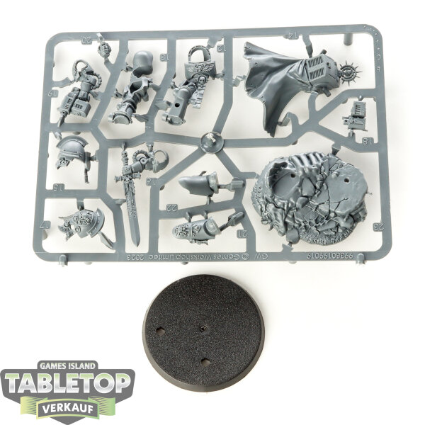 Space Marines - Captain in Terminator Armour - im Gussrahmen