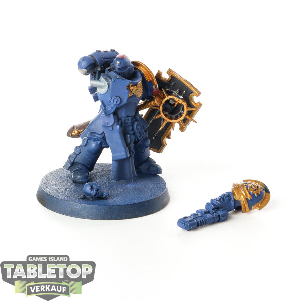 Space Marines - Lieutenant with Storm Shield - teilweise bemalt