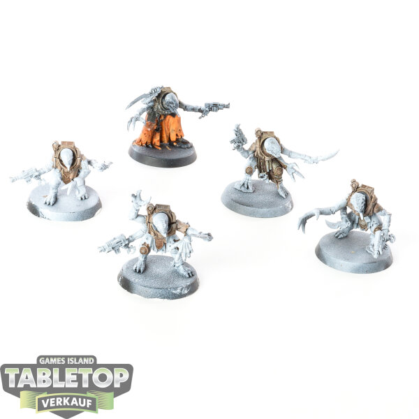 Genestealer Cults - 5 x Acolyte Hybrids - teilweise bemalt