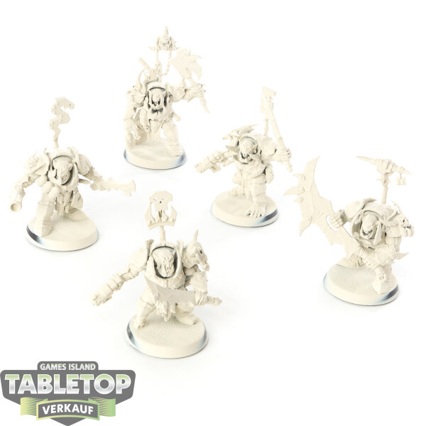 Orks - 5x Ork Nobz / Brutes - grundiert