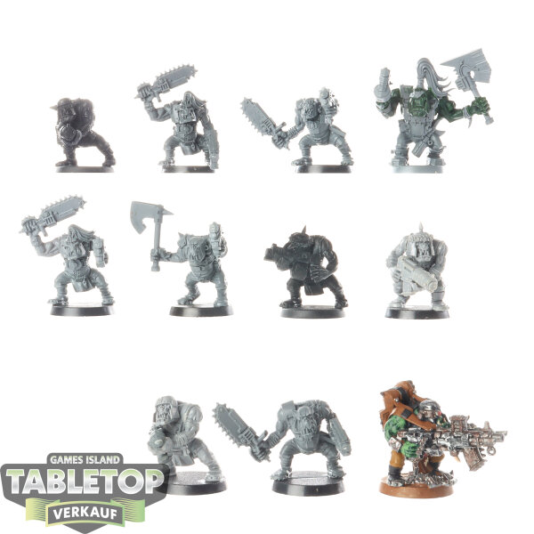 Orks - 11 x Ork Boyz - teilweise bemalt