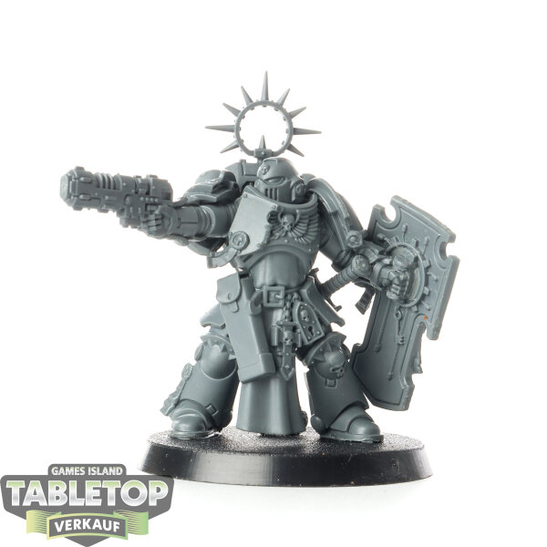 Space Marines - Lieutenant with Storm Shield - unbemalt