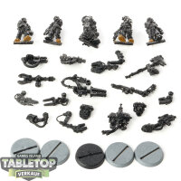 Space Marines - Techmarine with Servitors - teilweise bemalt