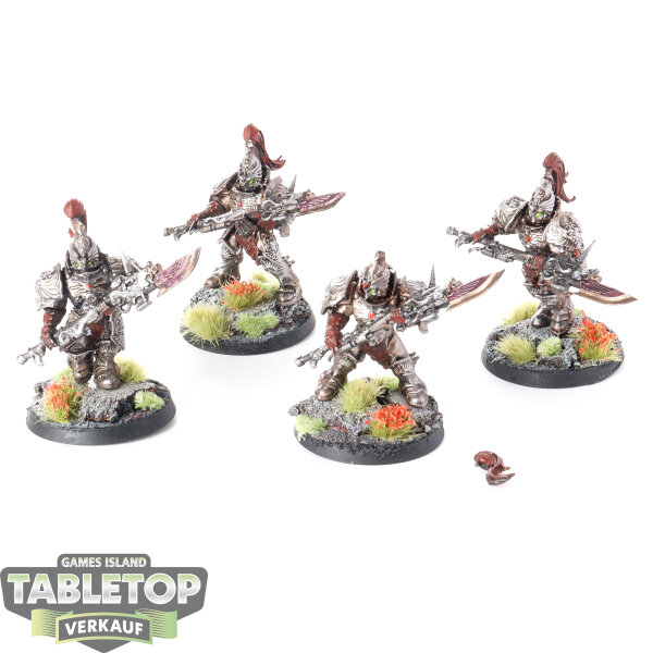 Adeptus Custodes - 4x Custodian Guard Squad - bemalt