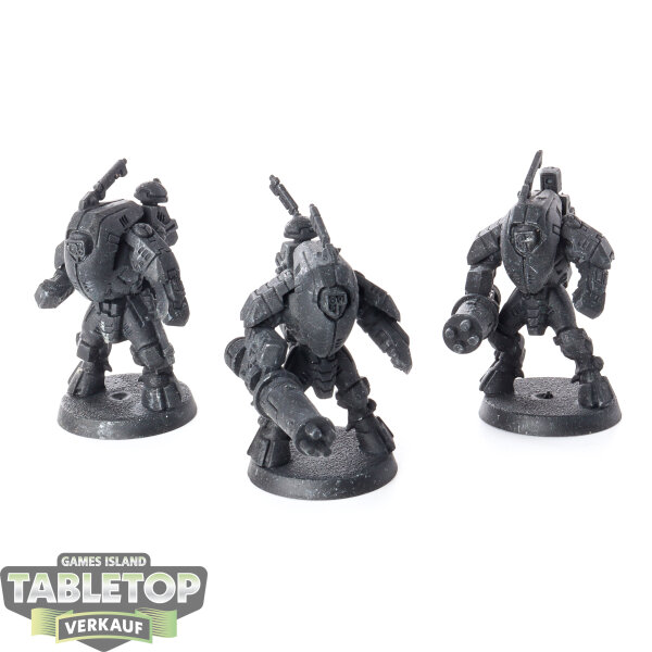 Tau Empire - 3 Stealth Battlesuits - grundiert