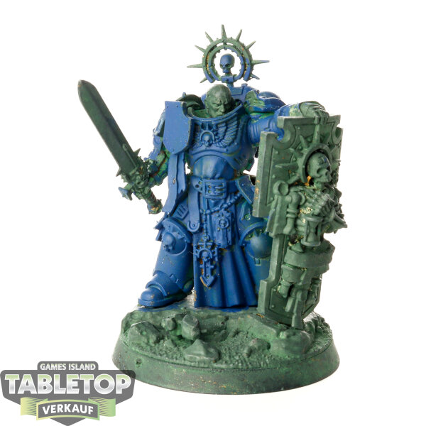 Space Marines - Captain with Relic Shield - teilweise bemalt