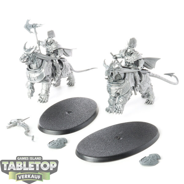 Stormcast Eternals - 2 x Desolators - teilweise bemalt