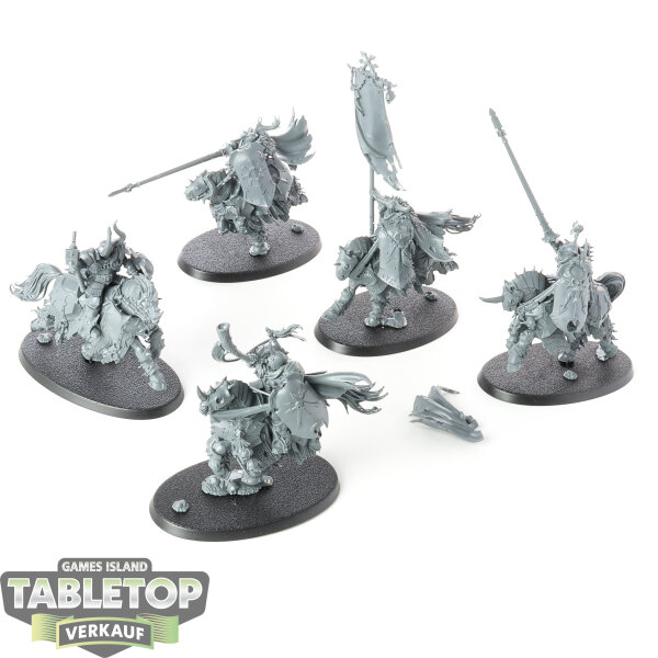 Slaves to Darkness - 5 x Chaos Knights - unbemalt