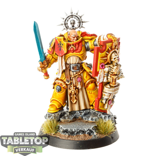 Imperial Fists - Captain with Relic Shield - bemalt