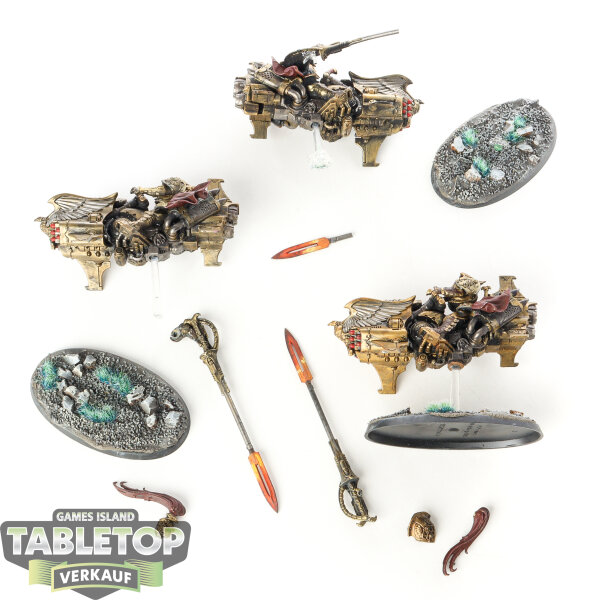 Adeptus Custodes - 3x Vertus Praetors - bemalt
