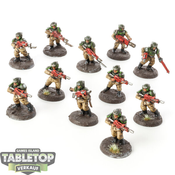 Astra Militarum - 11 x Cadian Shock Troops (Classic) - bemalt