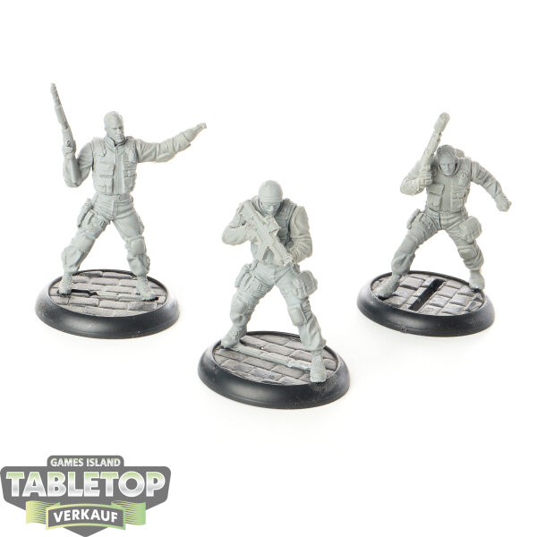 Knight Models - 3x Batman: Aaron Cash and Quick Response Team - unbemalt
