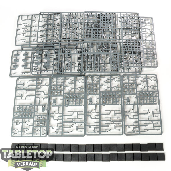 Tomb Kings of Khemri - 40 x Tomb Kings Skeleton Warriors/Archers - im Gussrahmen