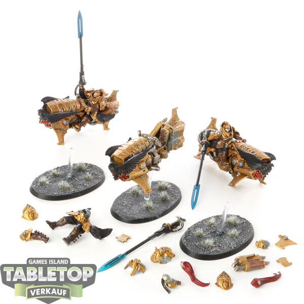 Adeptus Custodes - 3 x Vertus Praetors - teilweise gebaut