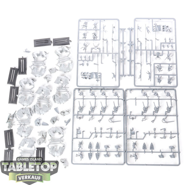 Kingdom of Bretonnia - 8x Knights of the Realm/Knights Errant - teilweise gebaut