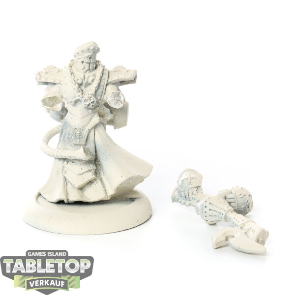 Protectorate of Menoth - Flameguard Cleanser Officer - grundiert