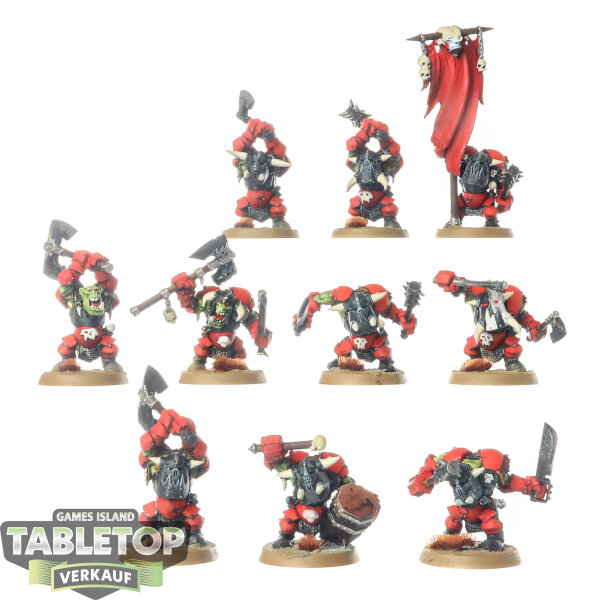 Orc & Goblin Tribes - 10x Black Orc Mob - bemalt