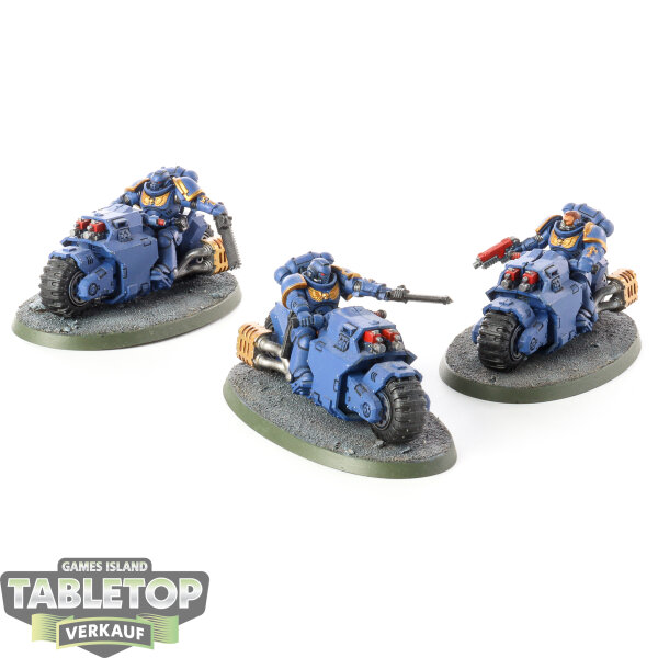 Space Marines - 3 x Outriders - bemalt