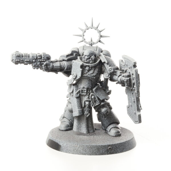 Space Marines - Lieutenant with Storm Shield - teilweise bemalt
