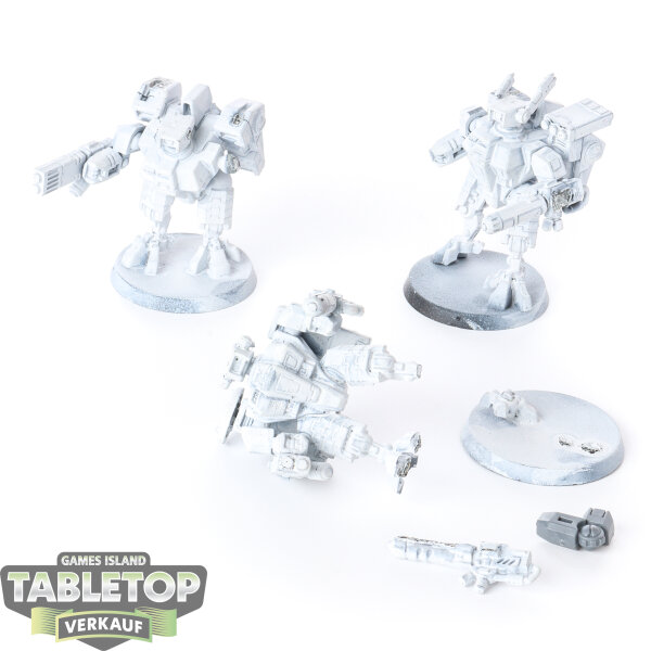 Tau Empire - 3 x XV8 Crisis Battlesuit Team klassisch - grundiert