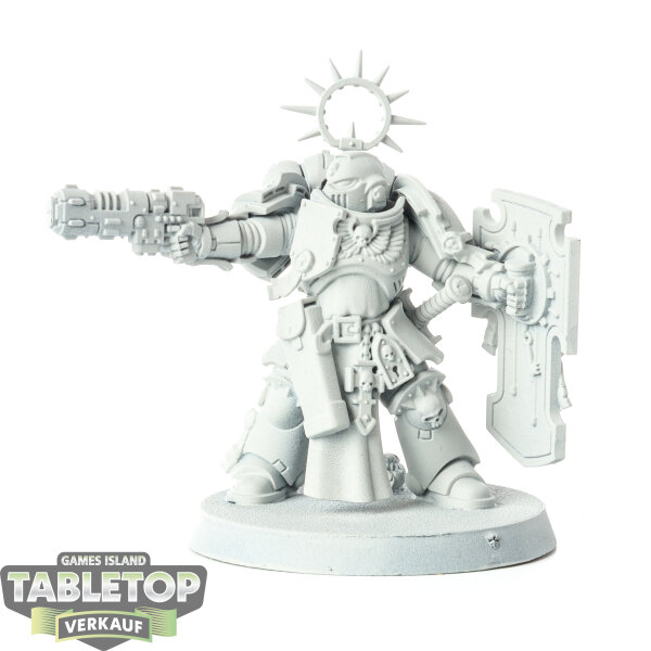 Space Marines - Lieutenant with Storm Shield - grundiert