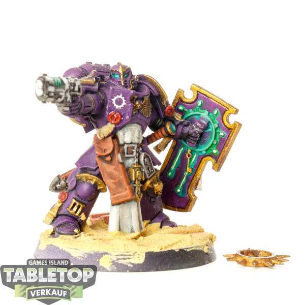 Space Marines - Lieutenant with Storm Shield - bemalt