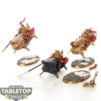Adeptus Custodes - 3 x Vertus Praetors - teilweise bemalt