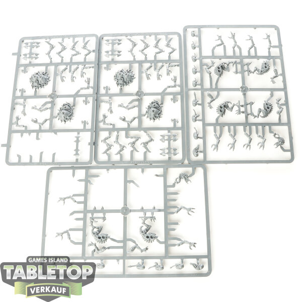Tyraniden - 8 x Genestealers klassisch - im Gussrahmen