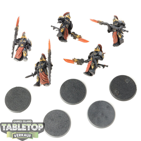 Adeptus Custodes - 5x Custodian Wardens - teilweise bemalt