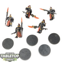 Adeptus Custodes - 5x Custodian Wardens - teilweise bemalt