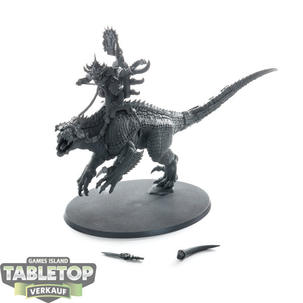 Seraphon - Saurus Oldblood on Carnosaur - grundiert