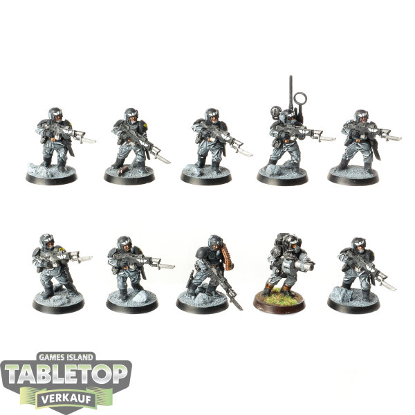 Astra Militarum - 10x Cadian Shock Troops klassisch - bemalt