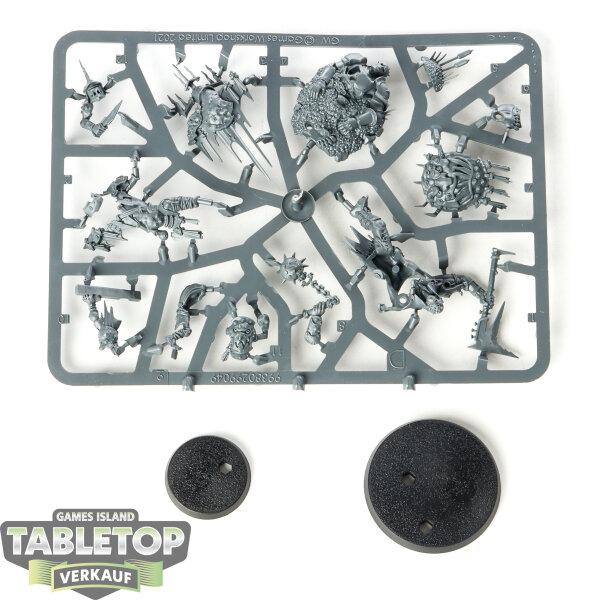Orruk Warclans - Killaboss with Stab-grot - im Gussrahmen