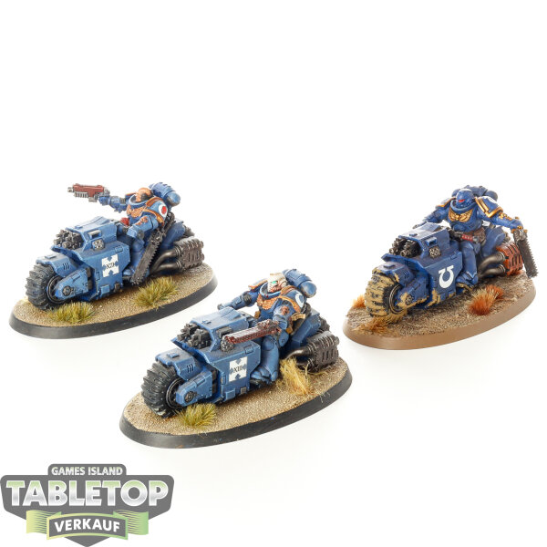 Space Marines - 3x Outriders - bemalt